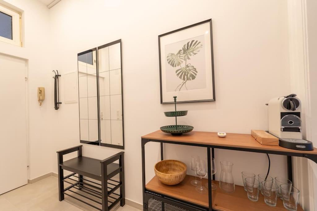 Josef's I Comfort I Metro Access Apartment *